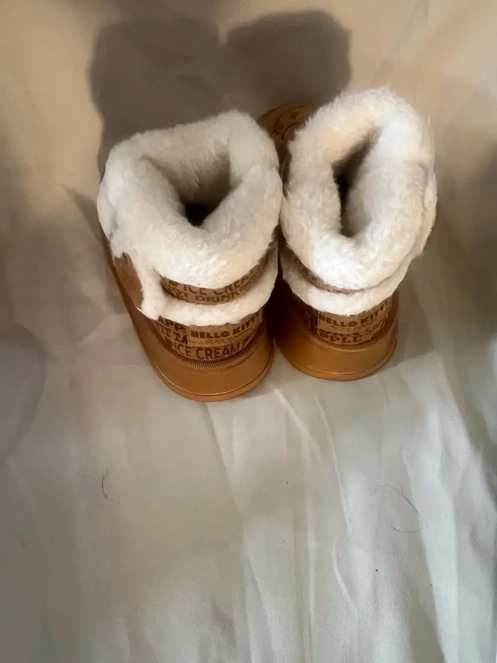 Hello Kitty Faux Suede Winter Boots Chestnut Tan Brown White Fur Kids 12.5-13.5